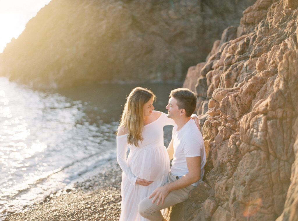 seance-photo-femme-enceinte-bord-de-mer-cote-dazur