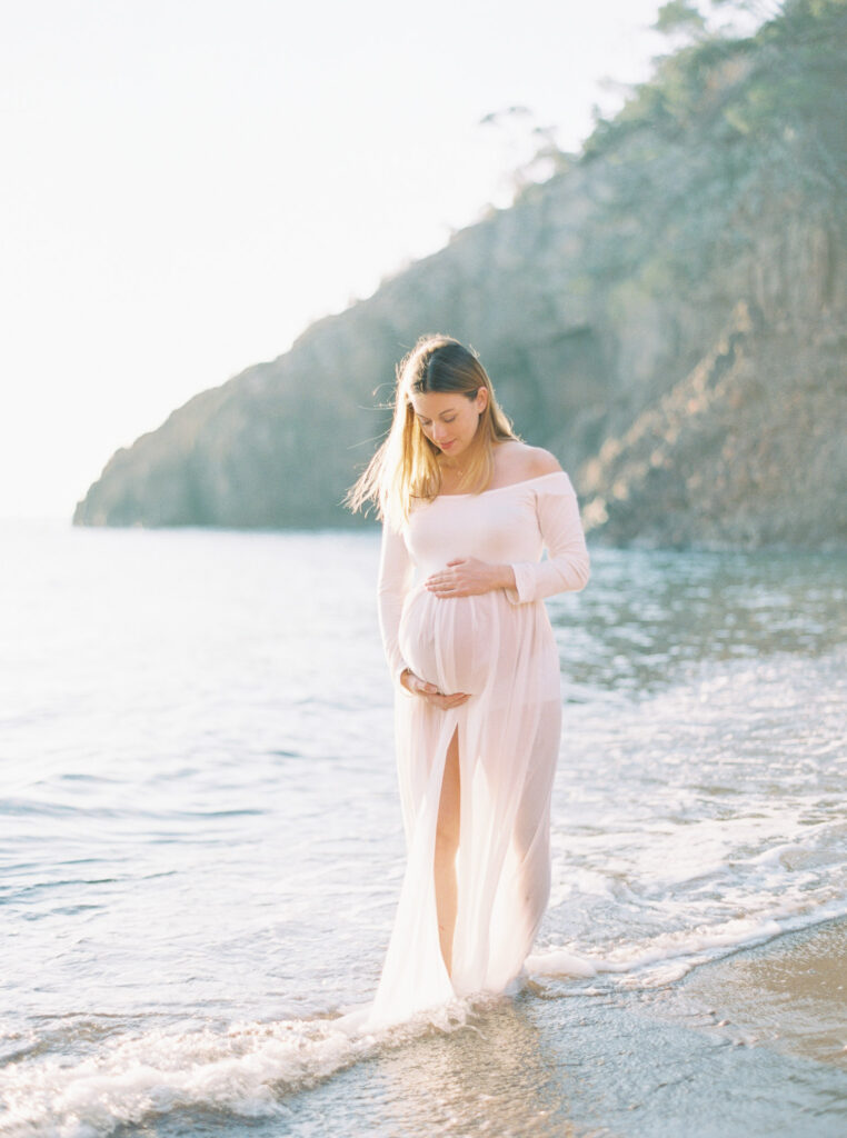 seance-photo-femme-enceinte-bord-de-mer-cote-dazur