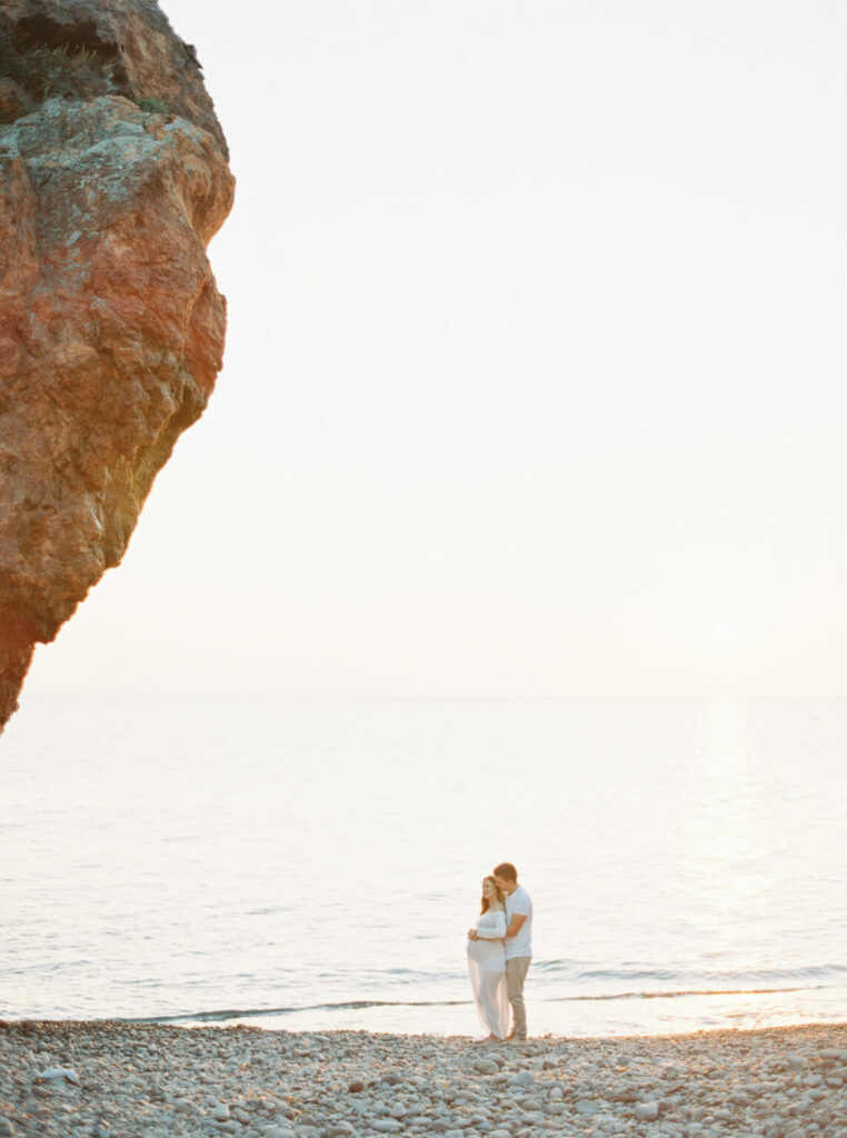 seance-photo-femme-enceinte-bord-de-mer-cote-dazur