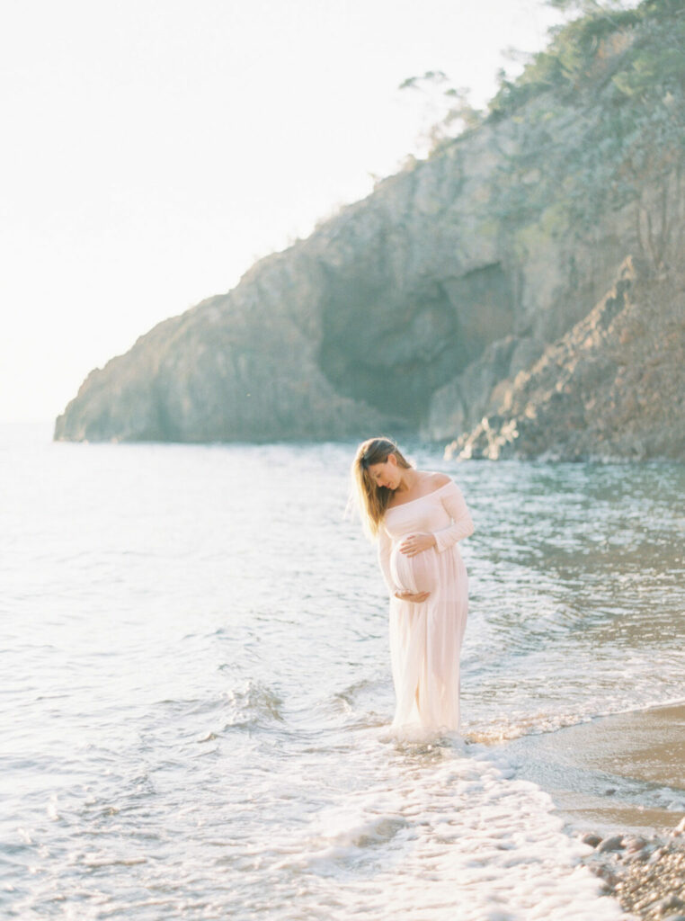 seance-photo-femme-enceinte-bord-de-mer-cote-dazur