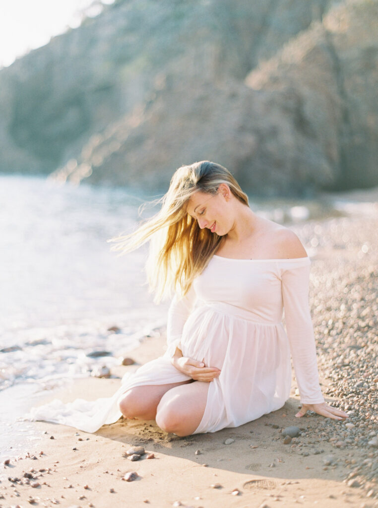 seance-photo-femme-enceinte-bord-de-mer-cote-dazur