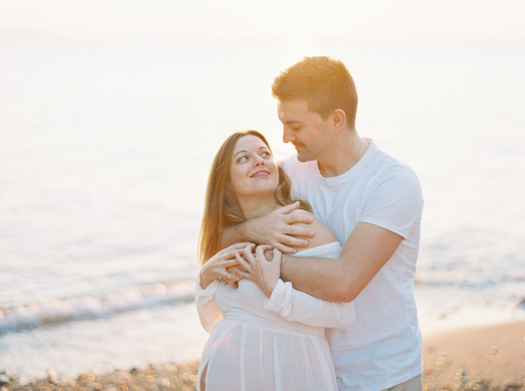 seance-photo-femme-enceinte-bord-de-mer-cote-dazur