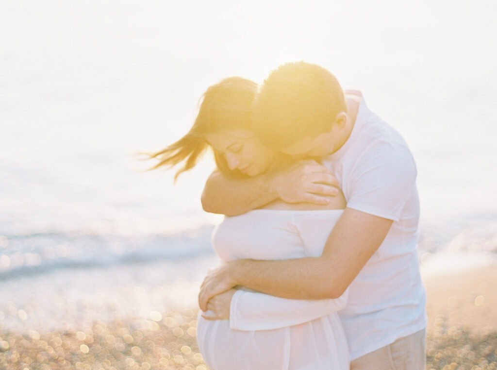 seance-photo-femme-enceinte-bord-de-mer-cote-dazur